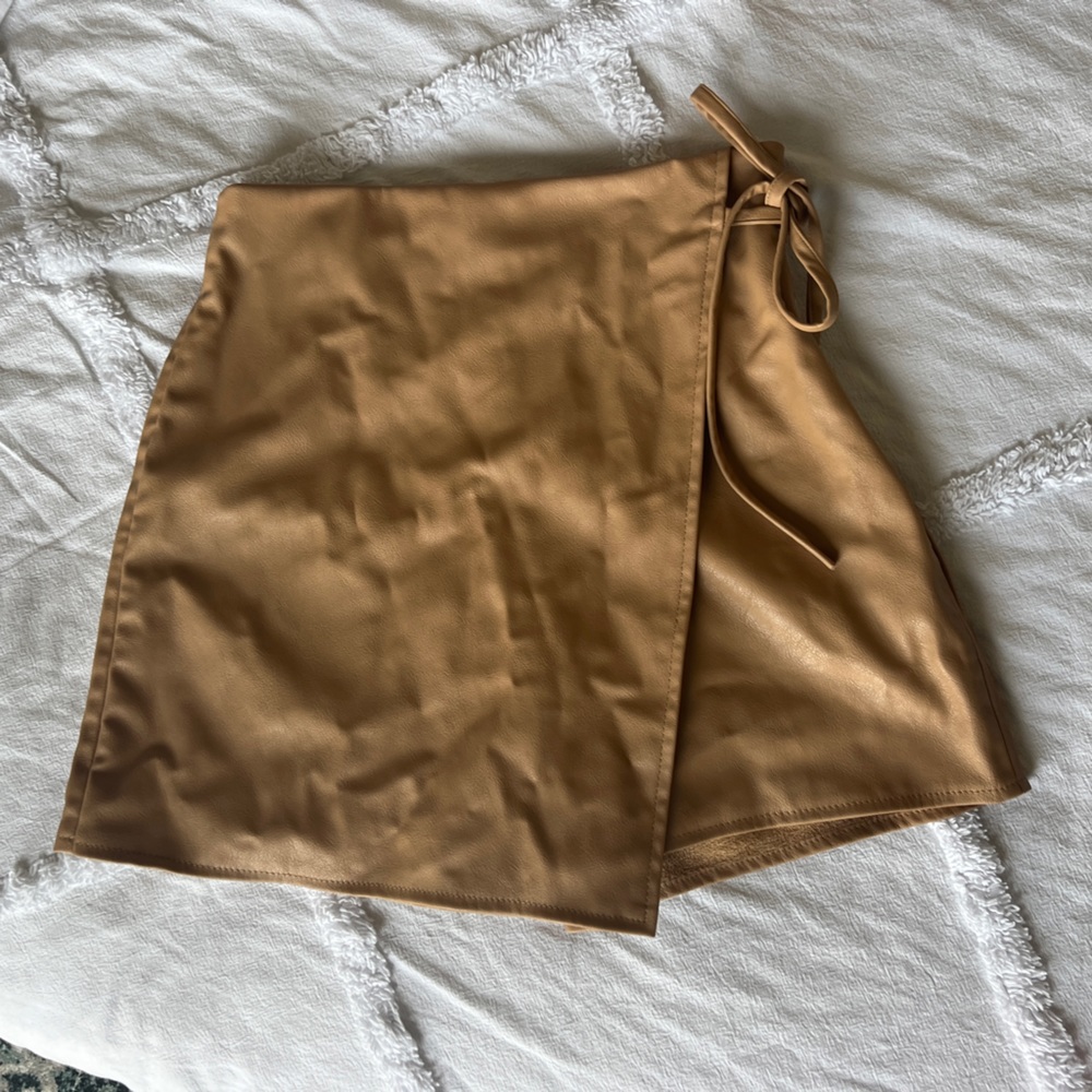 Camel colored leather skort ZARA